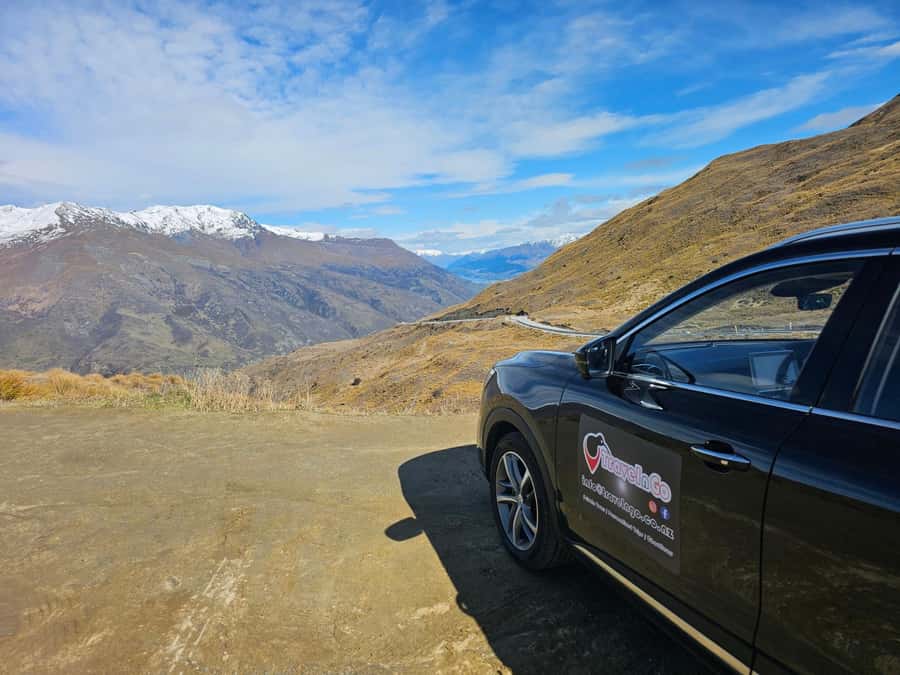 Queenstown: Private Day Trip to Wanaka, Arrowtown & More - Wanaka and the lakeside pause