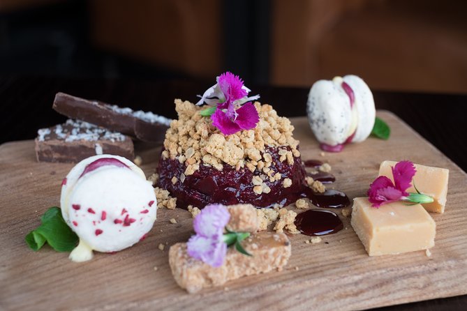 Queenstown Progressive Dinner & Wine Tour | 3 Stunning Locations - Guides, conversation, and group size