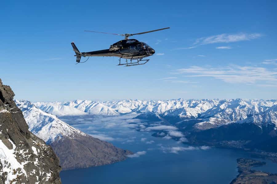 Queenstown: Remarakbles Helicopter Tour with Alpine Landing - Ten minutes on the mountain