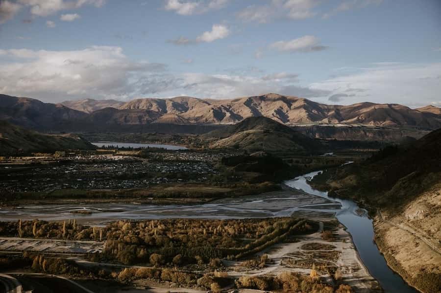 Queenstown: Remarakbles Helicopter Tour with Alpine Landing - The route over Lake Whakatipu and the rivers