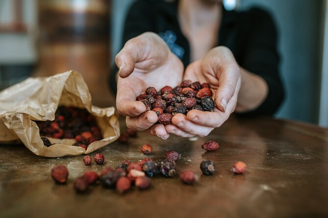 Queenstown's Gin & Spirits Tasting Tour - How the small group and guide affect the day