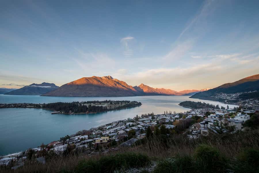 Queenstown: Scenic Highlights, Tour with Wine & Lake Cruise - Why this half-day route works