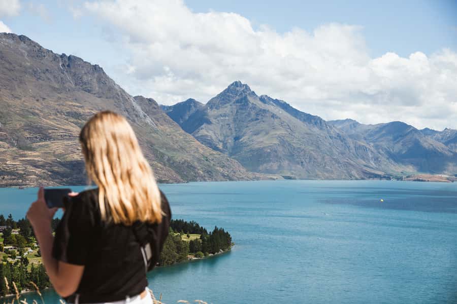 Queenstown: Scenic Highlights, Tour with Wine & Lake Cruise - Crossing the Shotover River