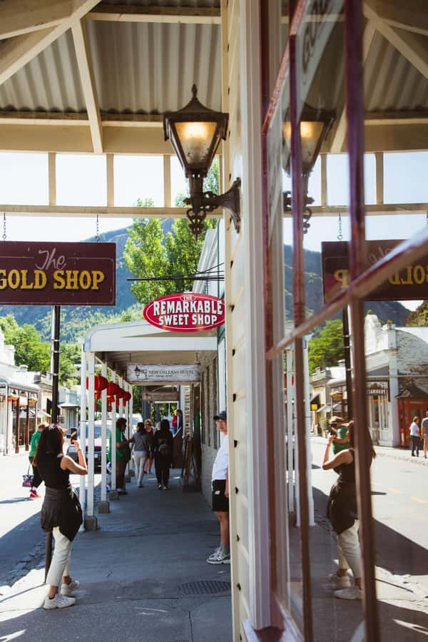 Queenstown: Scenic Highlights, Tour with Wine & Lake Cruise - Thirty minutes in gold-mining Arrowtown
