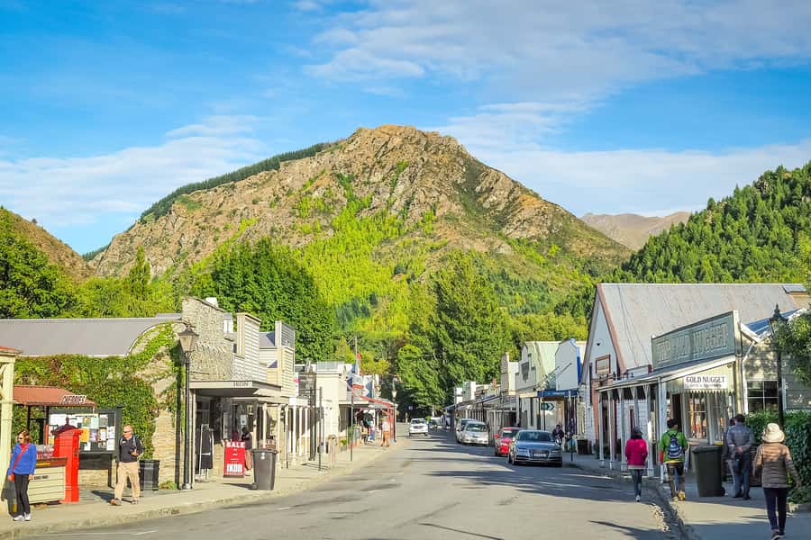 Queenstown: Scenic Highlights, Tour with Wine & Lake Cruise - Watching the action at Kawarau Bungy Bridge