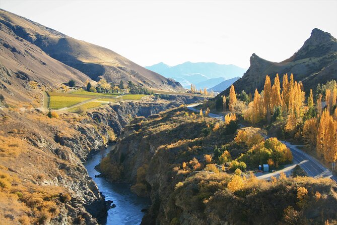 Queenstown Sightseeing Tour: Highlights of Queenstown - Small-group transport keeps the morning simple