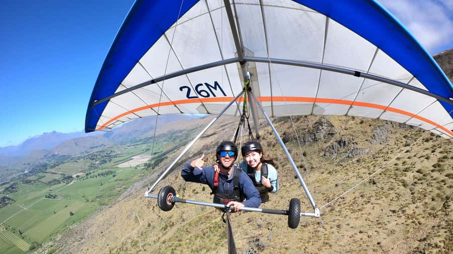 Queenstown: Tandem Hang Gliding Experience - Pilot support and the comfort factor