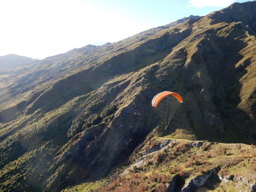 Queenstown: Tandem Paragliding Experience - Pilots who shape the experience