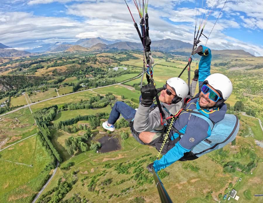 Queenstown: Tandem Paragliding Experience - Safety briefing and first steps at the launch site