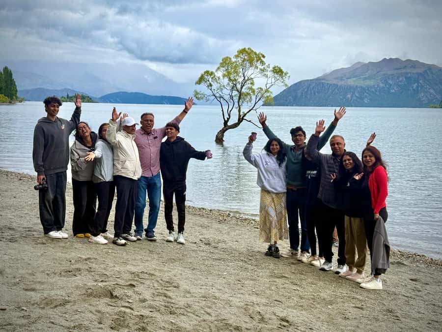 Queenstown to Franz Josef small group tour (one-way) - Thunder Creek Falls packs drama into 20 minutes