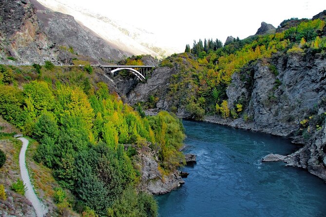 Queenstown to Franz Josef via Wanaka Small Group Day Tour (1-Way) - Thunder Creek Falls in 20 minutes