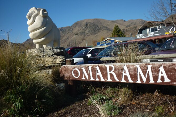 Queenstown to Lake Tekapo via Mt Cook One-Way Small Group Tour - A short stop in Omarama