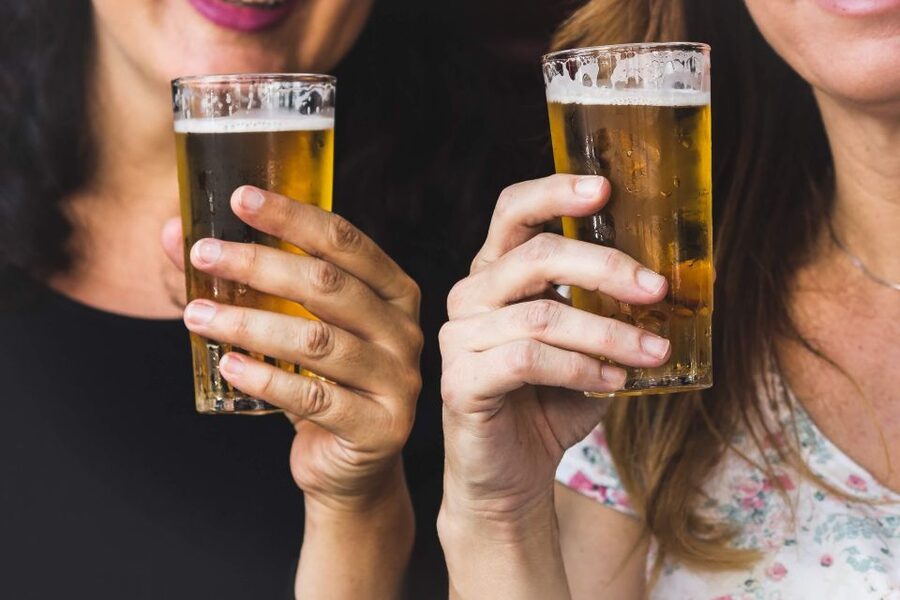 Queenstown: Twilight Wine and Craft Beer Tour - Who should book this tour?