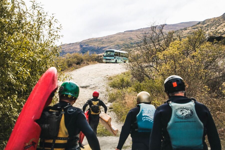 Queenstown: White Water Surfing Along the Kawarau River - The first runs: learning to let the board work