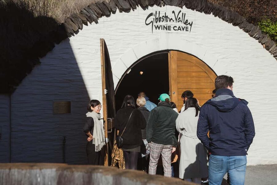 Queenstown: Wine Tasting Tour - Kinross brings several producers together