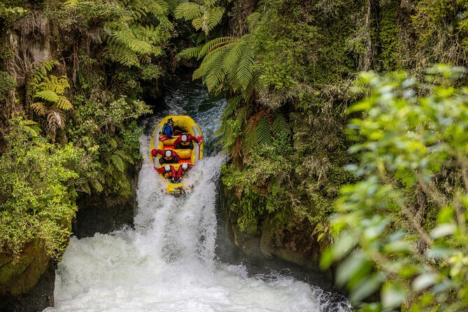 Rafting Rotorua Kaituna White Water Rafting | Kaitiaki Adventures - Getting ready for the rapids