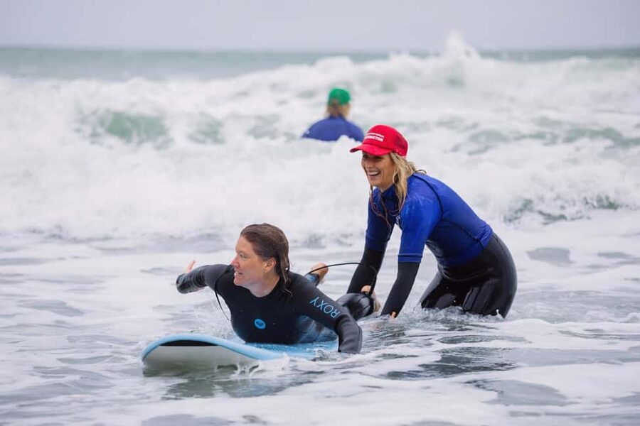 Raglan: 2 Day Surf Lesson Package - Meeting the instructors at Ngarunui Beach