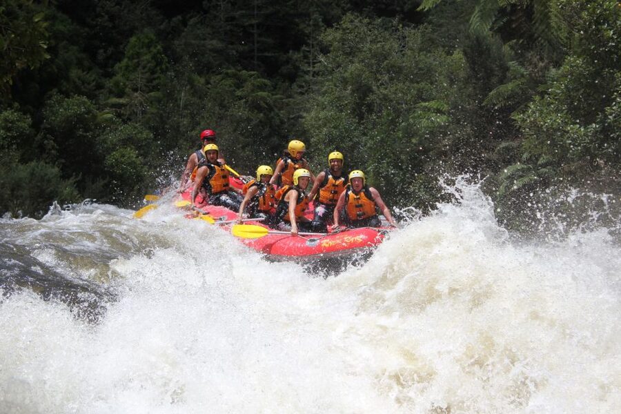 Rangitaiki Rafting Grade 3-4 - Training on calm water before the rapids