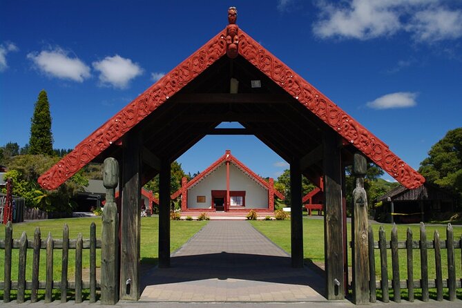 Rotorua Discovery Te Puia Tour - The Māori performance adds meaning