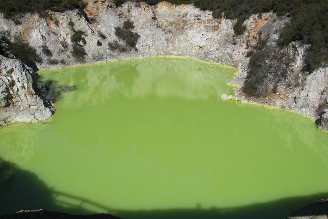 Rotorua Eco Cultural full day tour (Wai o Tapu, Waimangu,Te puia) - Wai-O-Tapu and Lady Knox: color first, clock second