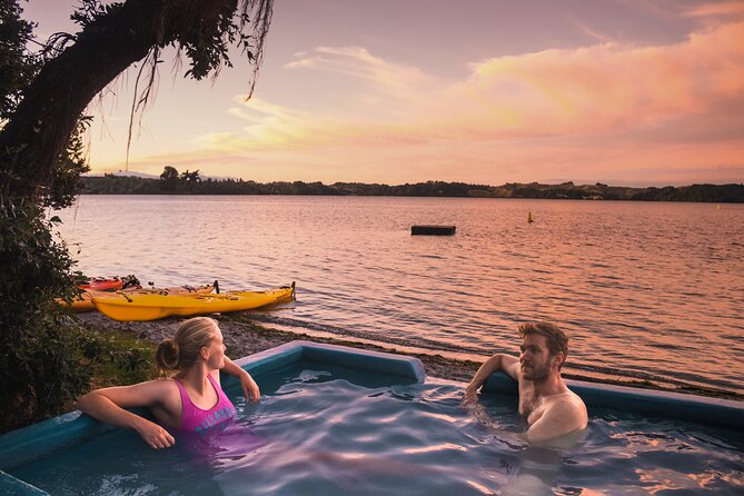 Rotorua: Evening Starlight Gourmet Kayak Tour Glowworms - Why this Lake Rotoiti evening feels different