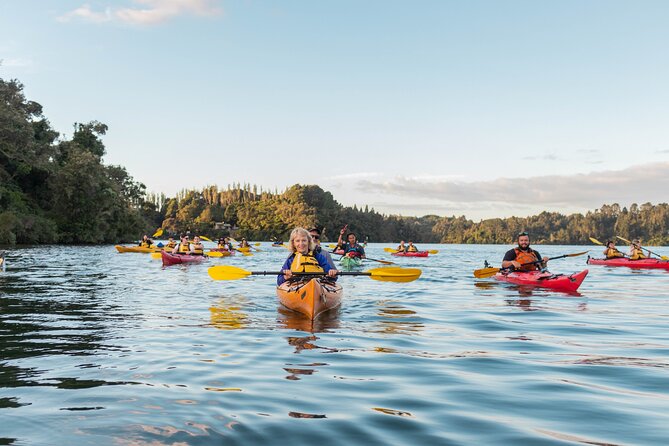 Rotorua: Evening Starlight Gourmet Kayak Tour Glowworms - The night paddle and the late finish