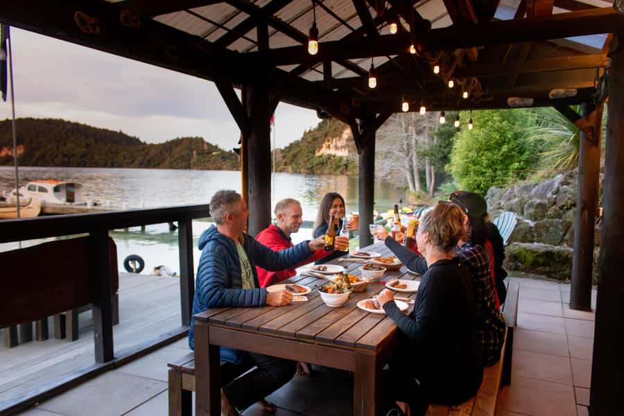 Rotorua: Evening Starlight Gourmet Kayak Tour with dinner - Why an evening on Lake Rotoiti feels different