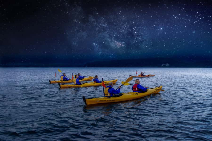 Rotorua: Evening Starlight Gourmet Kayak Tour with dinner - A small glowworm cave with Māori stories