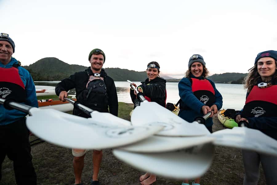 Rotorua: Glow Worm Kayak Tour - Entering the caves after dark