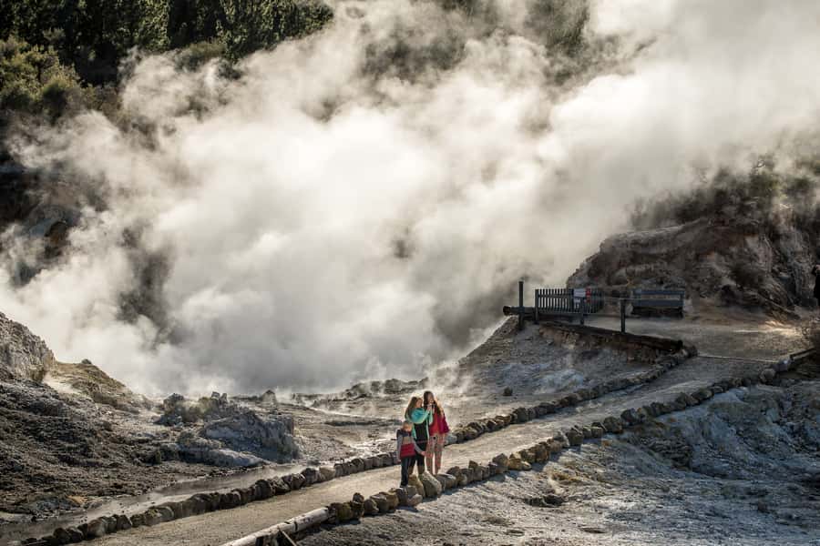 Rotorua: Hell's Gate Outdoor Mud Spa & Guided Walk - Start with the steaming geothermal field