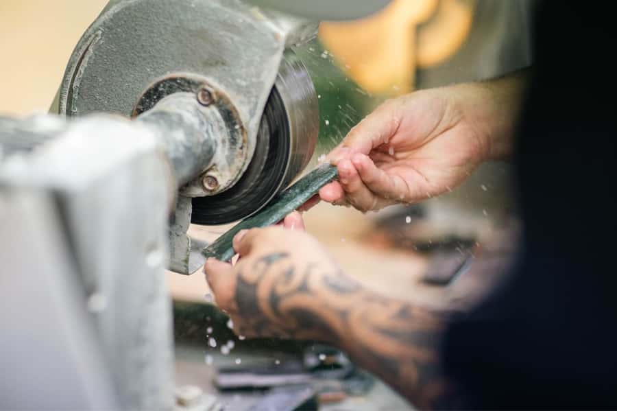 Rotorua: Jade Carving Experience at a Local Studio - Watching the stone change shape