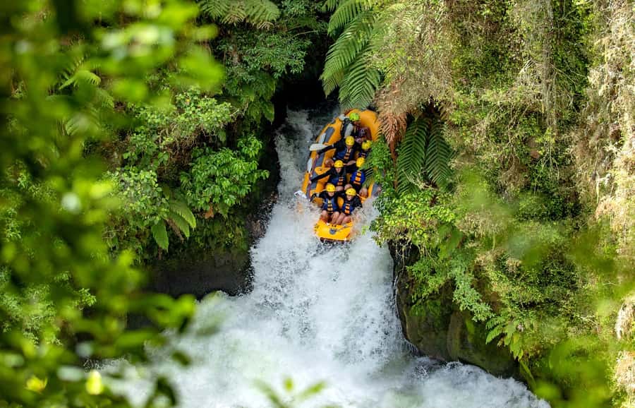 Rotorua: Kaituna River Rafting Experience - Crossing the First Rapids