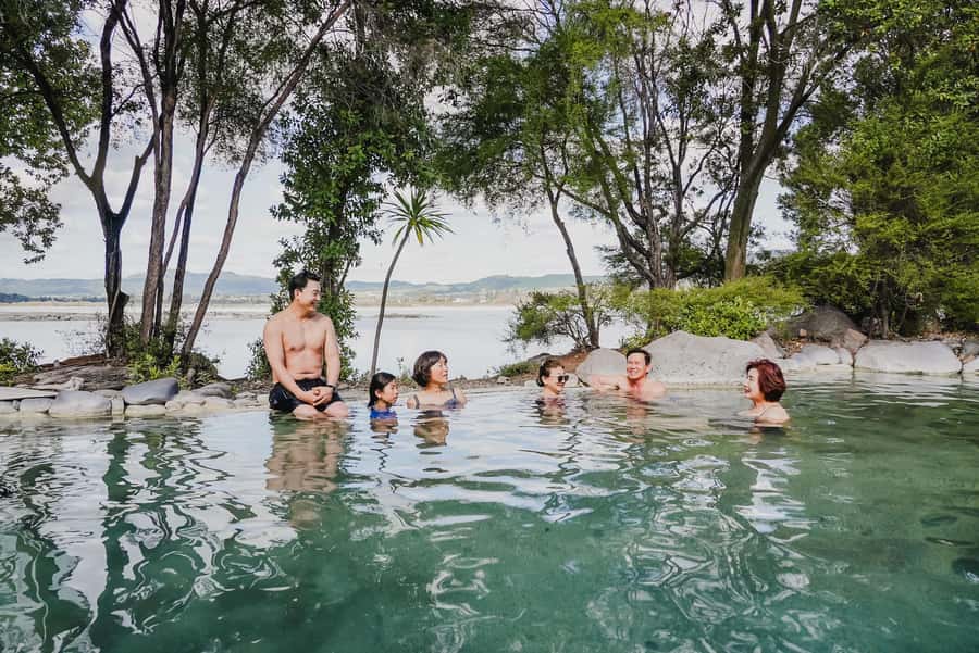 Rotorua Lake: Deluxe Lake Spa Geothermal Hot Spring Bathing - Key things to know before your soak