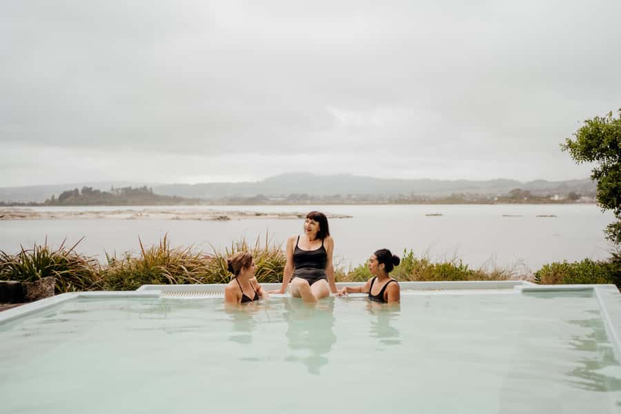 Rotorua Lake: Deluxe Lake Spa Geothermal Hot Spring Bathing - Arriving beside Lake Rotorua