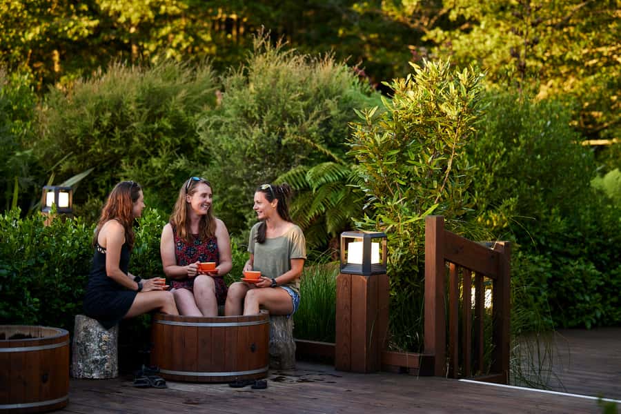 Rotorua: Secret Spot Hot Tubs - Drinks without leaving the water