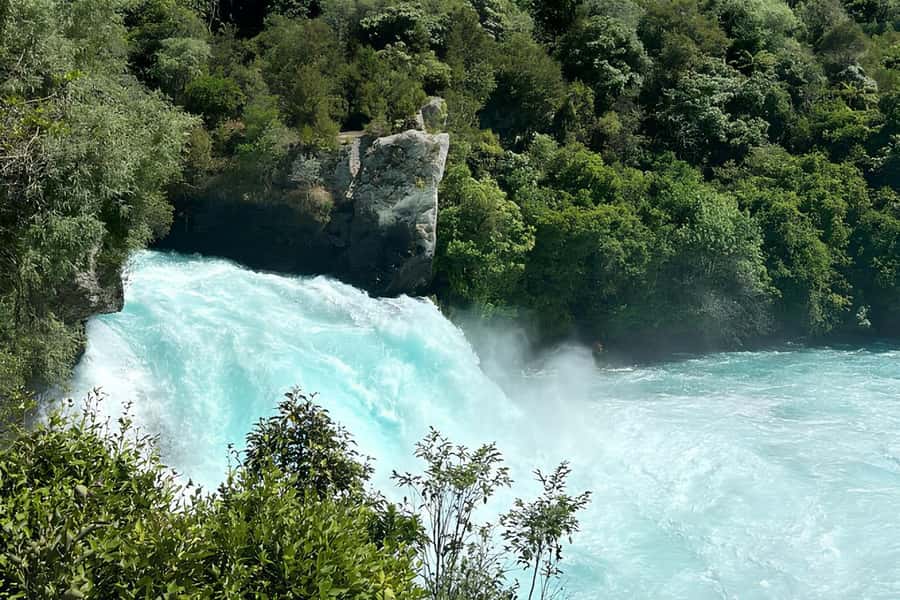 Rotorua & Taupo DayTour Waiotapu & Huka Falls from Auckland - Taupo and Lake Taupo in a 90-minute visit