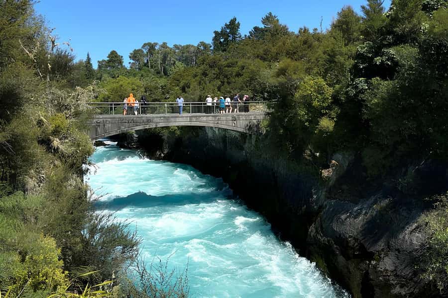Rotorua & Taupo DayTour Waiotapu & Huka Falls from Auckland - The long drive, small group, and guide service