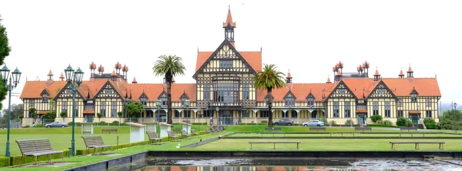 Rotorua: Te Puia Maori Village and Rejuvenation Tour - Walking through Te Whakarewarewa Thermal Valley