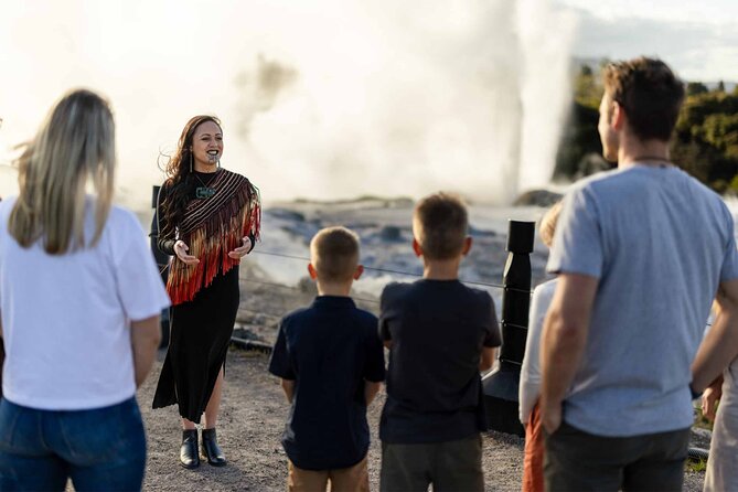 Rotorua: Te Rā Guided Experience + Haka - Seeing Māori arts where they are taught
