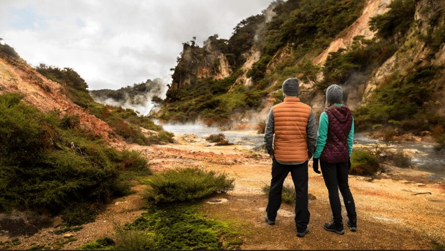 Rotorua: Waimangu Volcanic Valley Ticket & Self-Guided Walk - The shuttle bus makes the long valley manageable