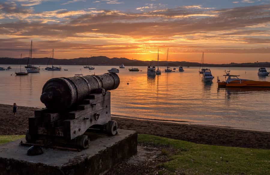 Russell: 1-Hour Sightseeing Tour by Coach & Long Beach - Why Russell deserves more than a waterfront stroll