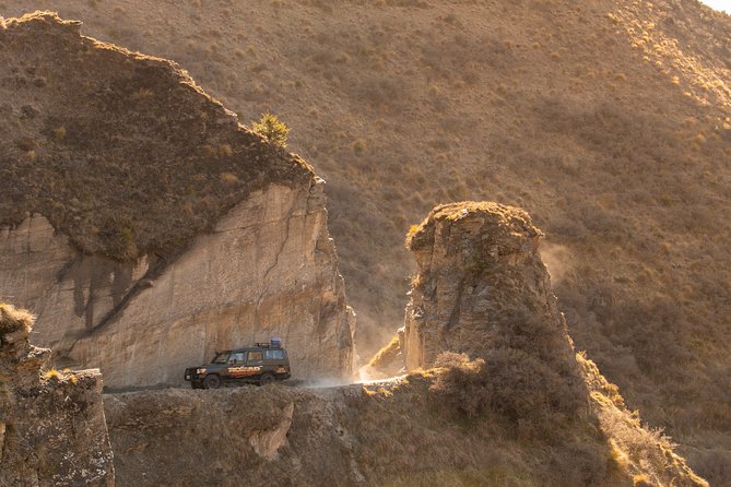 Skippers Canyon 4WD Heritage half day Tour from Queenstown - Gold panning at Deep Creek
