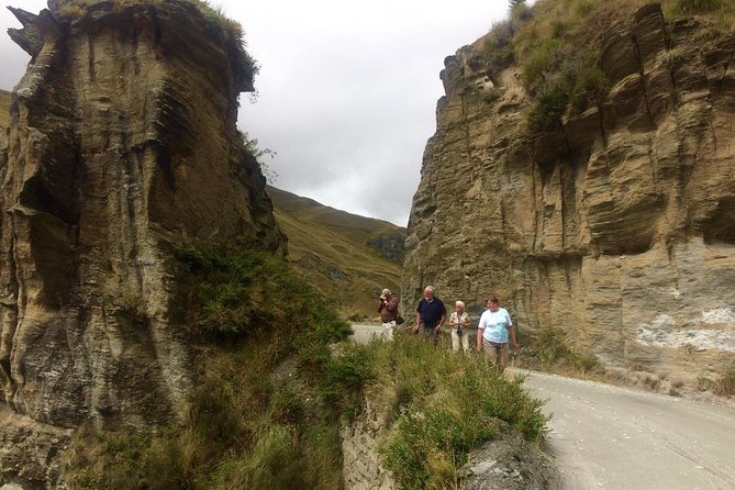Skippers Canyon 4WD Tour from Queenstown - The climb to the 975-meter saddle