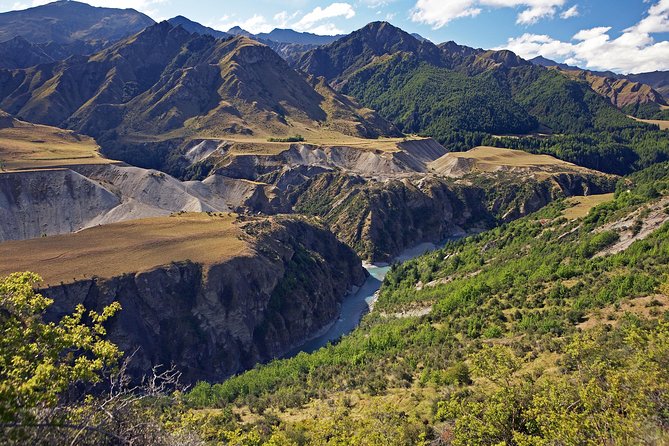 Skippers Canyon 4WD Tour from Queenstown - Entering the narrow Skippers Road