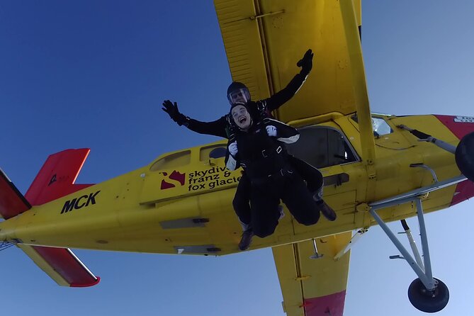 Tandem Skydive 16,500ft from Franz Josef - The people handling the jump matter