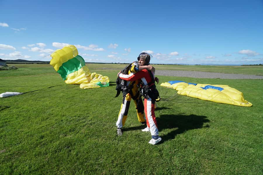 Tandem Skydive Experience in Taupo - The parachute ride over Lake Taupo