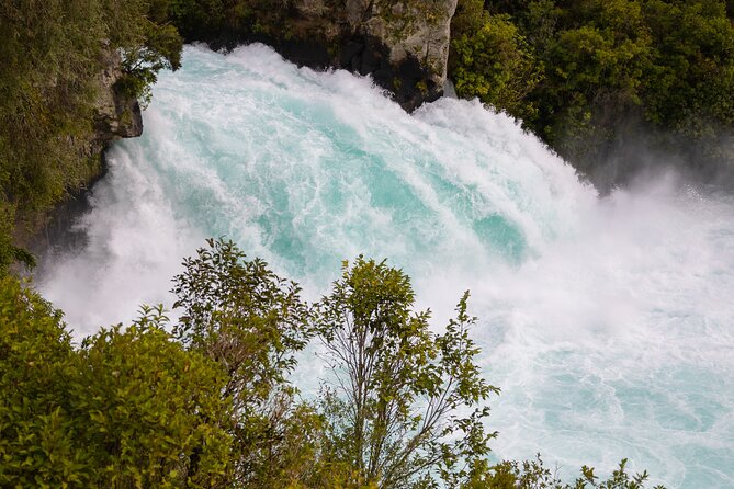 Taupo Day Trip with Orakei Korako or Waiotapu from Rotorua - Guides make the small-group format worthwhile