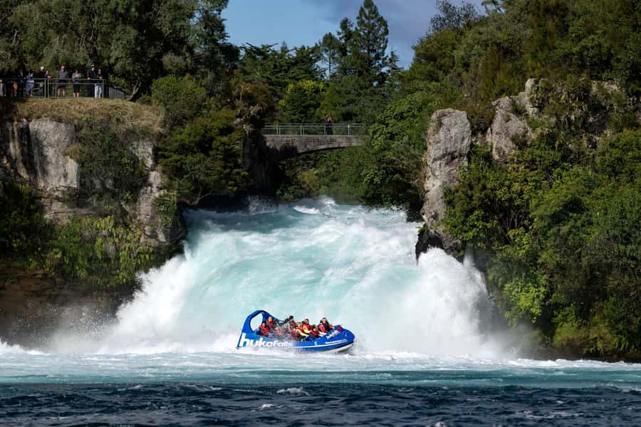 Taupō: Huka Falls 30-Minute Jet Boat Experience - Speed, cliff passes, and 360-degree spins