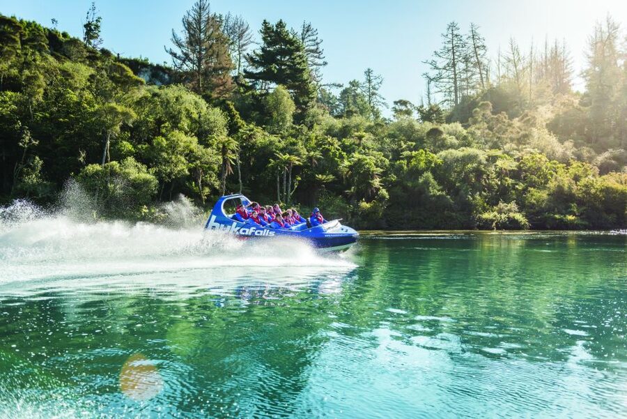 Taupō: Huka Falls 30-Minute Jet Boat Experience - What the boat setup means in real use
