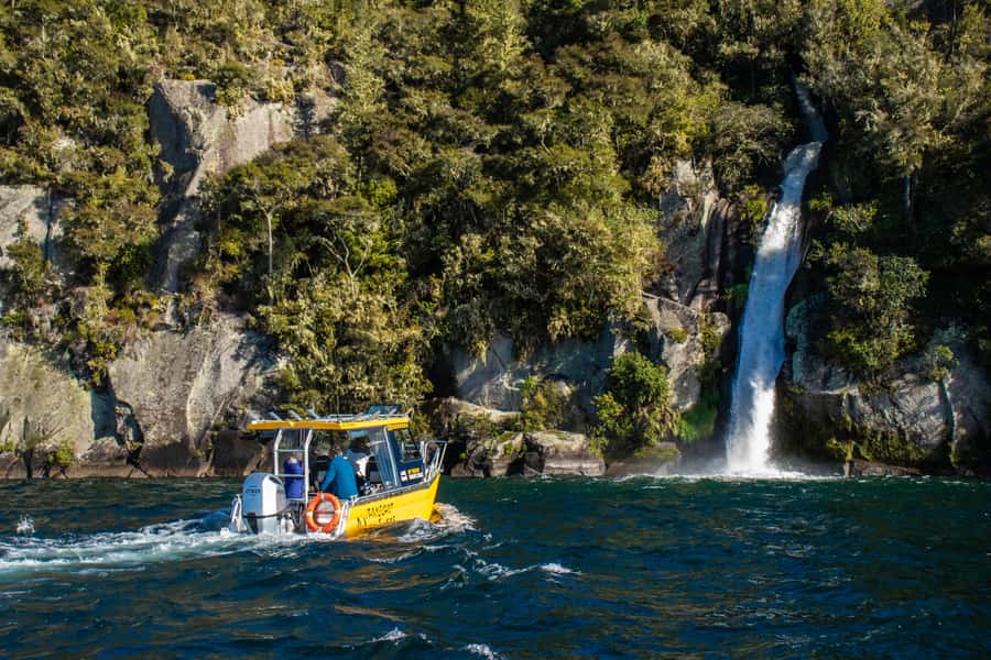 Taupo: Lake Taupo Western Bays Catamaran Tour with Bush Walk - Leaving Kinloch Marina for the Western Bays
